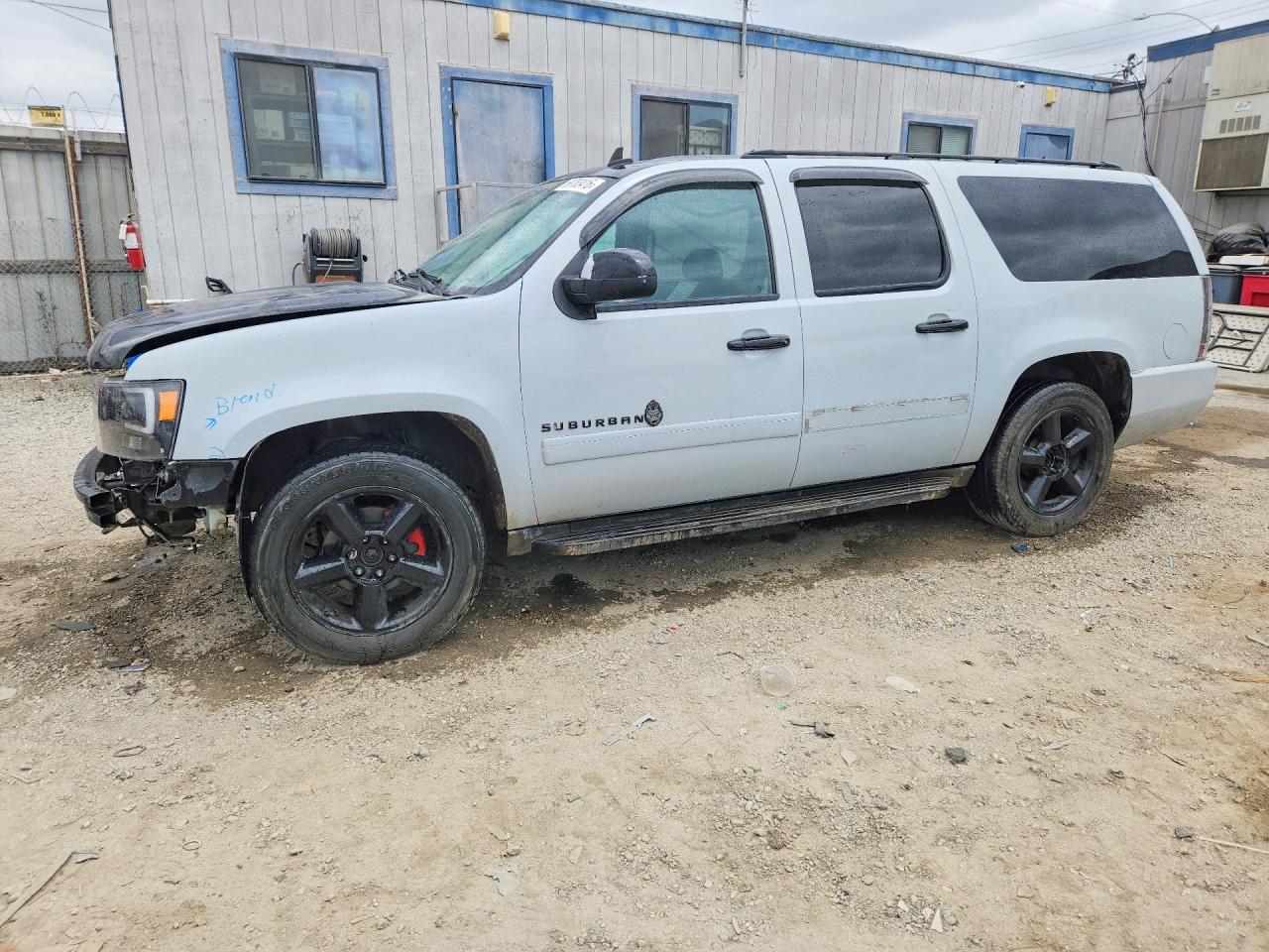 2013 Chevrolet Suburban LTZ, VIN 1GNSKKE70DR261903 — Front end