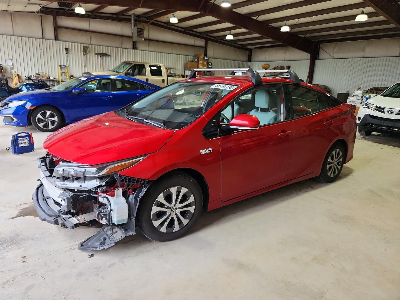 2020 Toyota Prius LE, VIN JTDKARFP0L3138591 — Front end