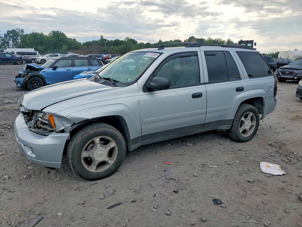 2007 Chevrolet TrailBlazer LT, VIN 1GNDT13S272139855 — Front end