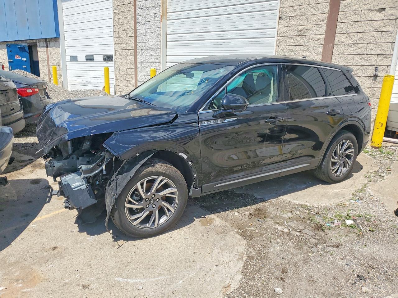 2023 Lincoln Corsair Standard, VIN 5LMCJ1DA8PUL03509 — Front end