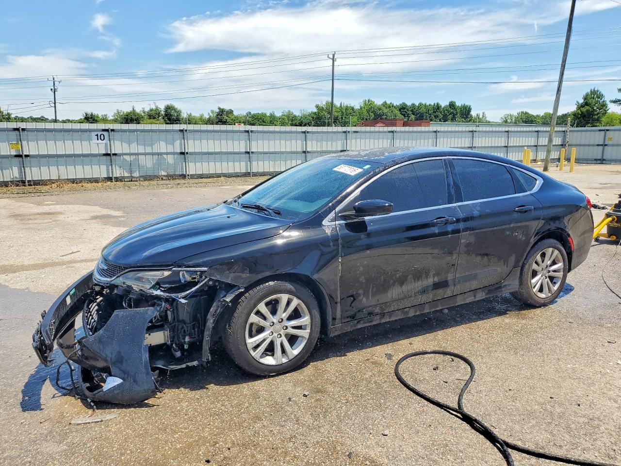 2015 Chrysler 200 Limited, VIN 1C3CCCAB6FN578447 — Front end