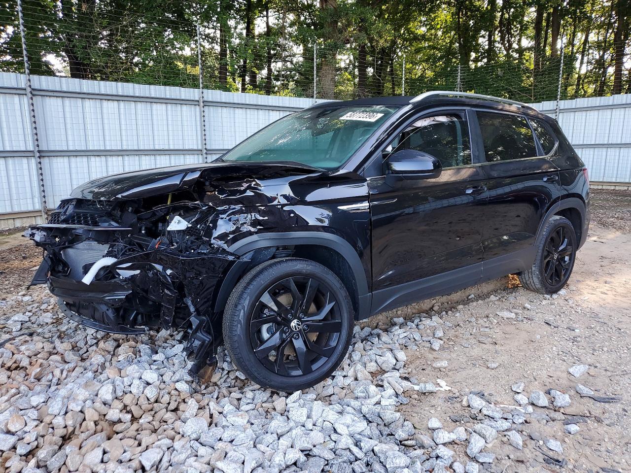 2024 Volkswagen Taos SE, VIN 3VVSX7B25RM052831 — Front end