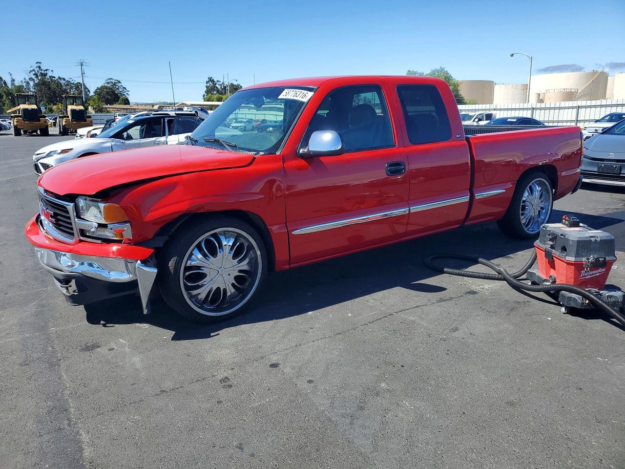 1999 GMC Sierra 1500 SLE, VIN 2GTEC19T6X1543481 — Front end