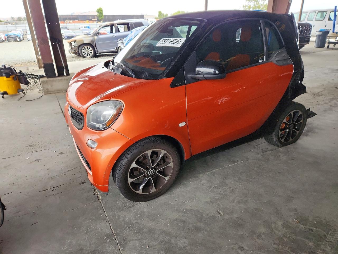 2016 Smart fortwo Passion, VIN WMEFJ5DA3GK078893 — Rear end