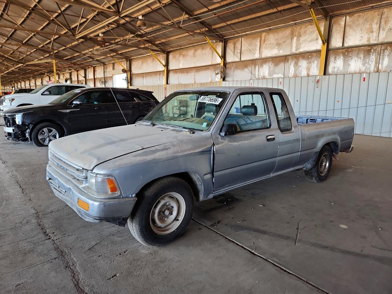 1991 Toyota Pickup DLX, VIN JT4VN93D6M5025150 — Minor dents and scratches