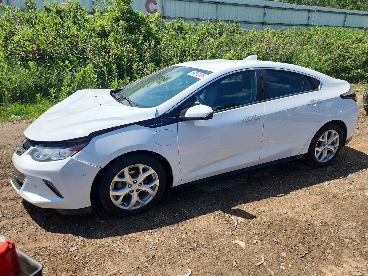 2017 Chevrolet Volt Premier, VIN 1G1RB6S5XHU124092 — Front end