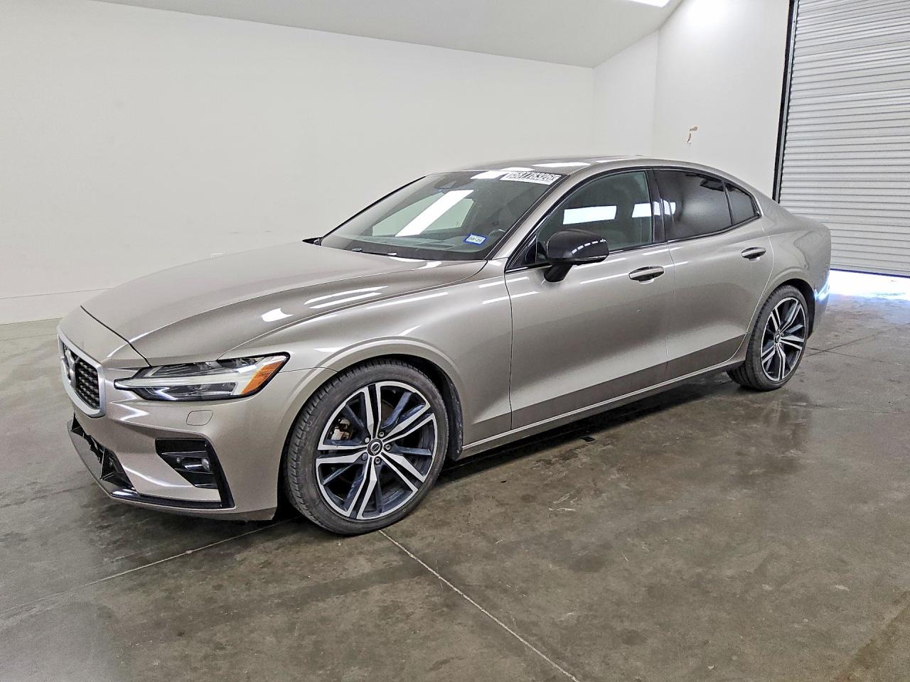 2019 Volvo S60 R-Design, VIN 7JR102FM7KG006335 — Minor dents and scratches