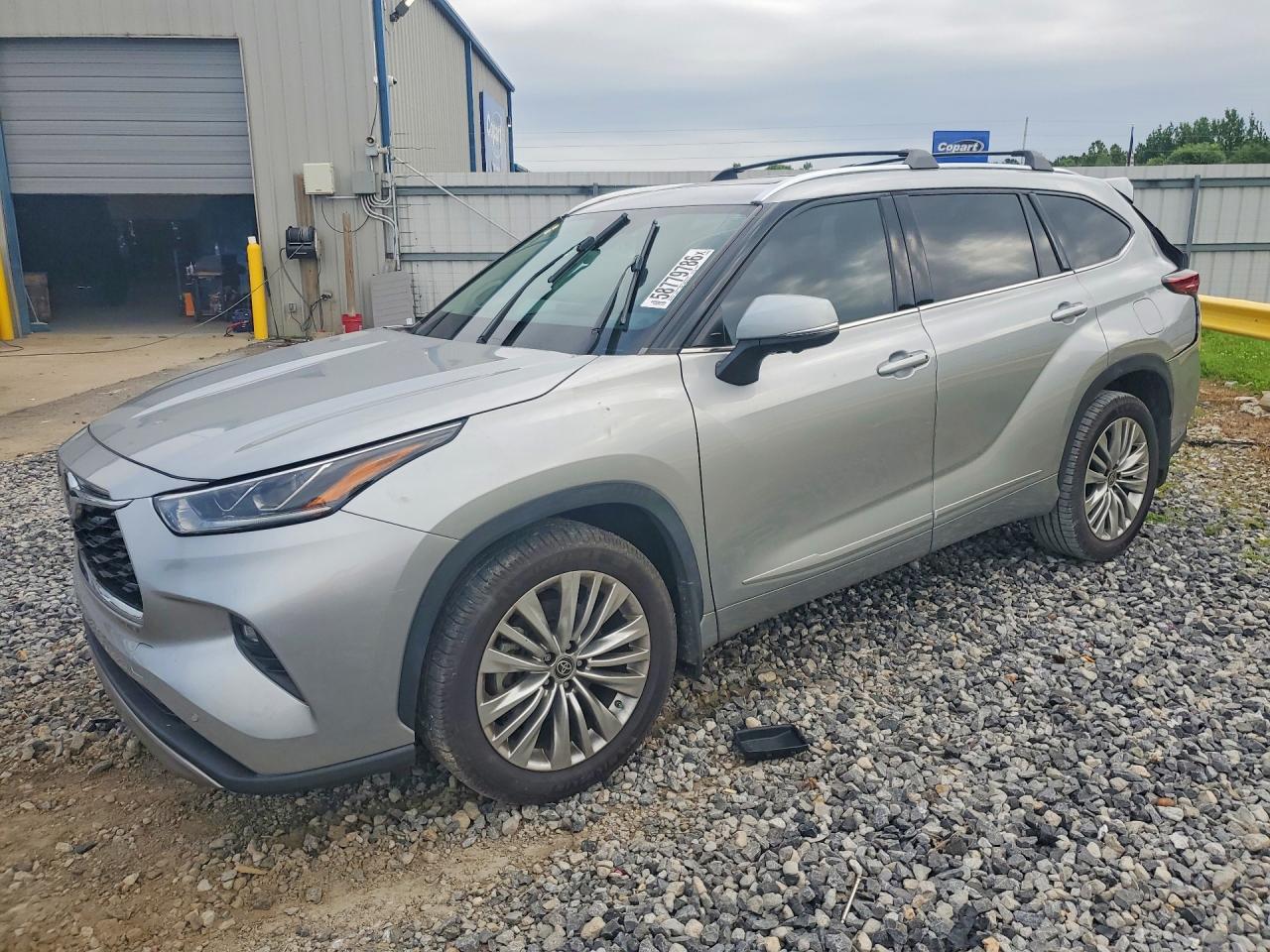 2023 Toyota Highlander Platinum, VIN 5TDKDRBH5PS513093 — Зад