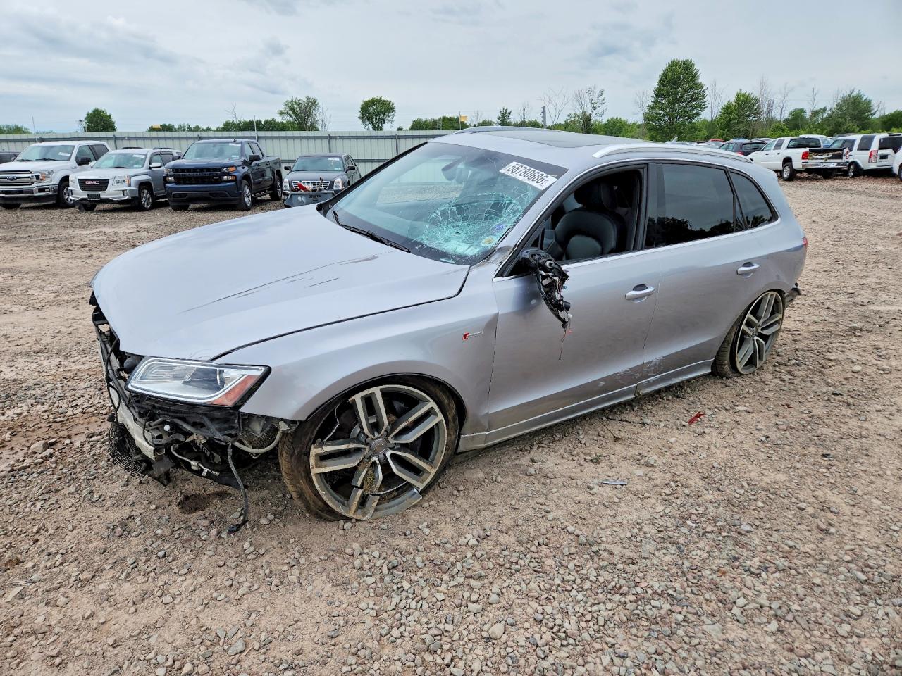 2016 Audi SQ5 Premium Plus, VIN WA1CCAFP8GA022471 — Перед