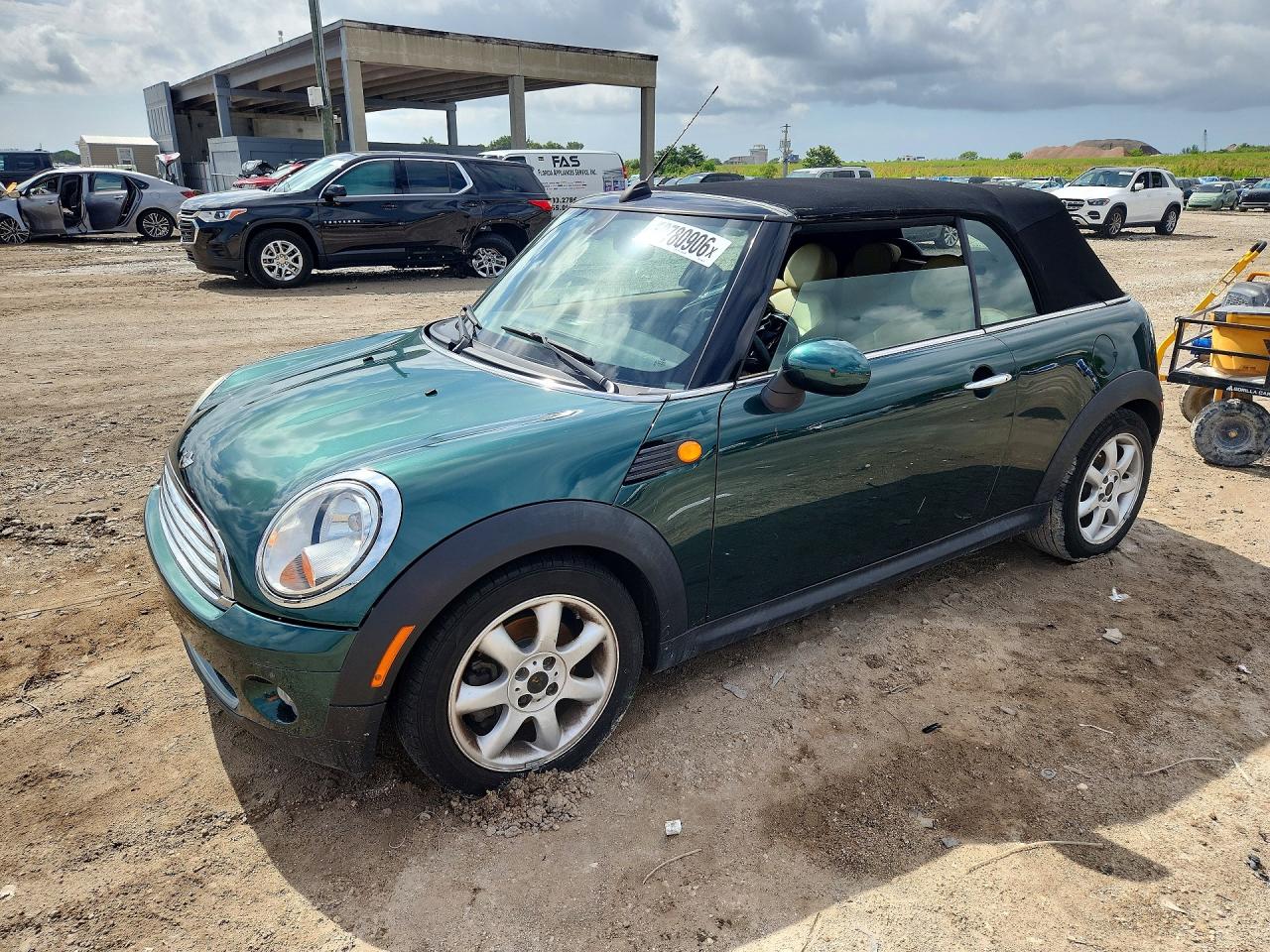 2009 MINI Convertible, VIN WMWMR33599TU96070 — Rear end