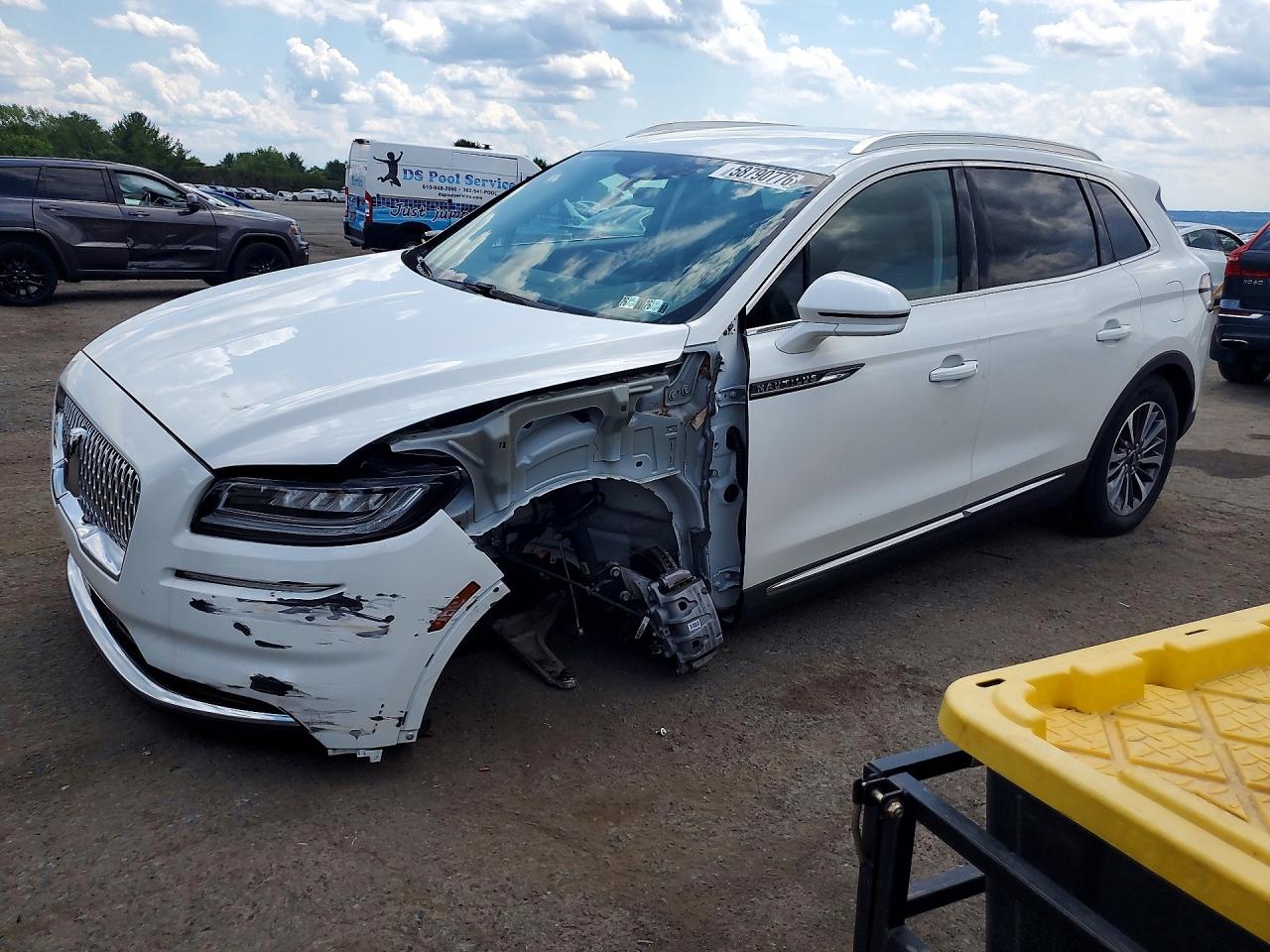 2023 Lincoln Nautilus Standard, VIN 2LMPJ8J99PBL28839 — Front end