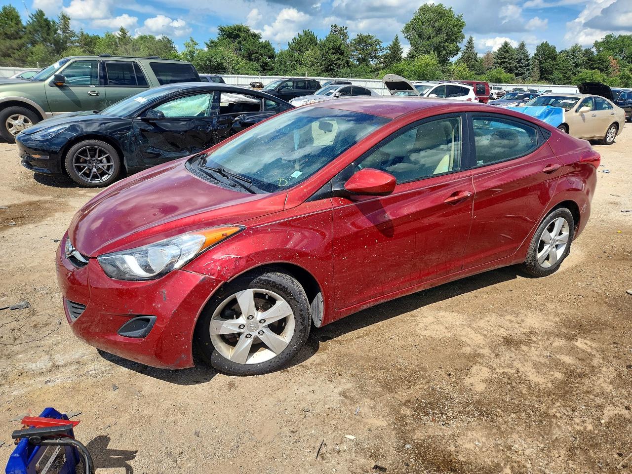 2013 Hyundai Elantra GLS, VIN 5NPDH4AE2DH229588 — Side