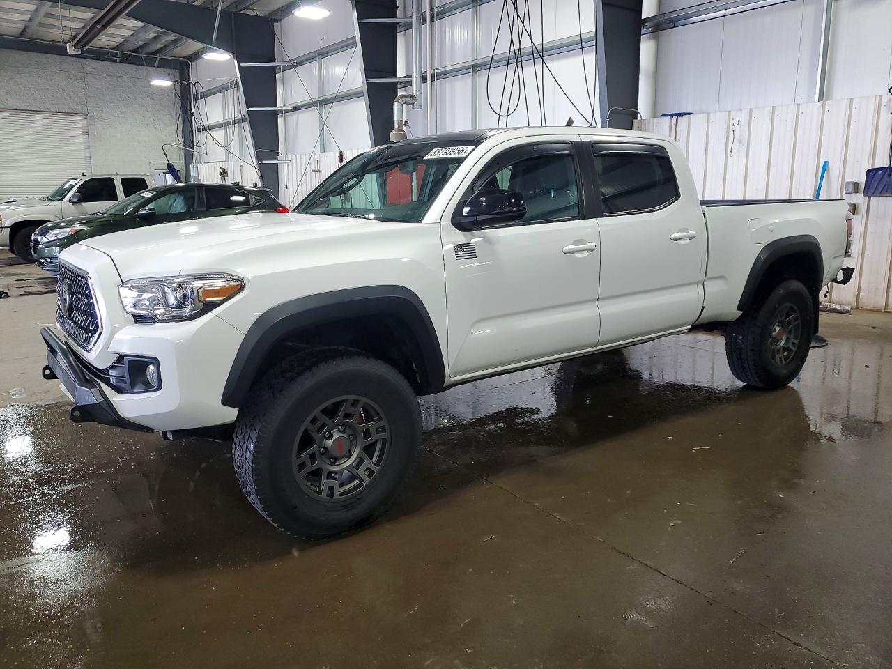 2019 Toyota Tacoma TRD Sport, VIN 3TMDZ5BN4KM077208 — Rear end