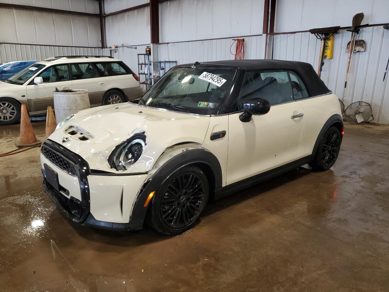 2022 MINI Convertible Cooper S, VIN WMW43DL05N3N80036 — Перед