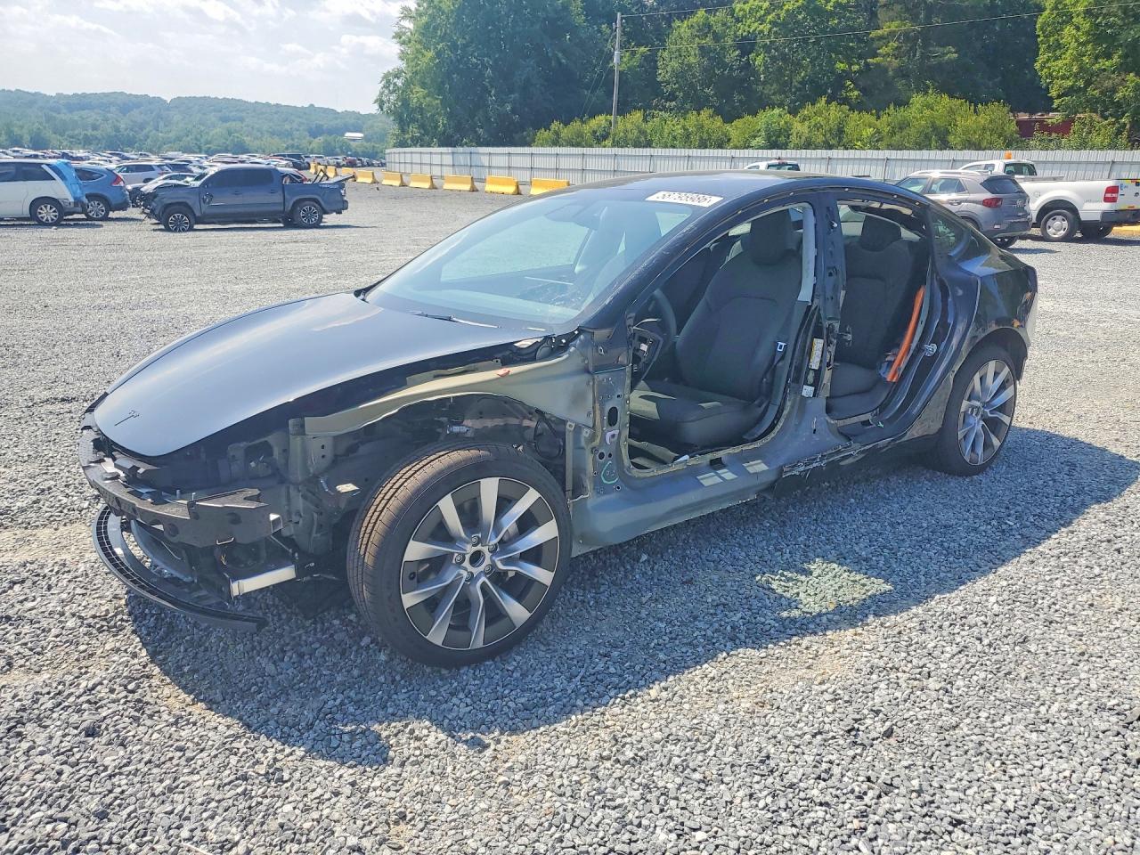 2026 Tesla Model 3 Premium, VIN 5YJ3E1EA5TF170267 — Бок