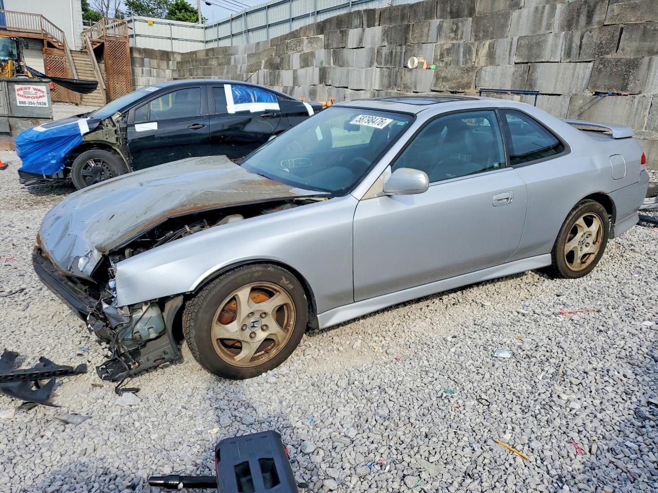 2001 Honda Prelude, VIN JHMBB62471C001215 — Front end
