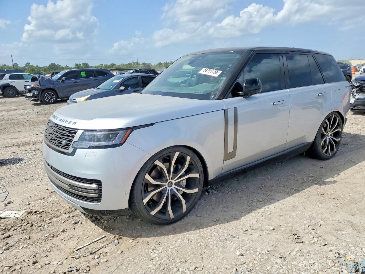 2025 Land Rover Range Rover SE, VIN SALKP9F46SA297722 — Minor dents and scratches