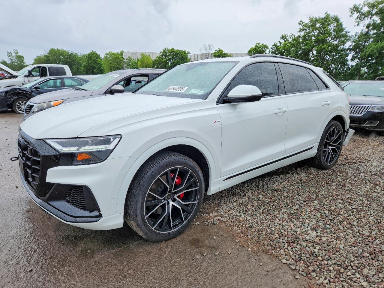 2022 Audi Q8 Premium Plus, VIN WA1EVBF11ND033652 — Зад