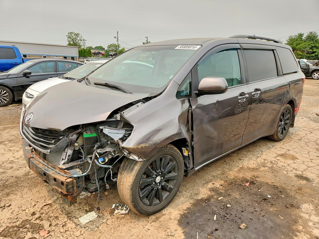 2015 Toyota Sienna XLE, VIN 5TDDK3DC8FS100726 — Front end