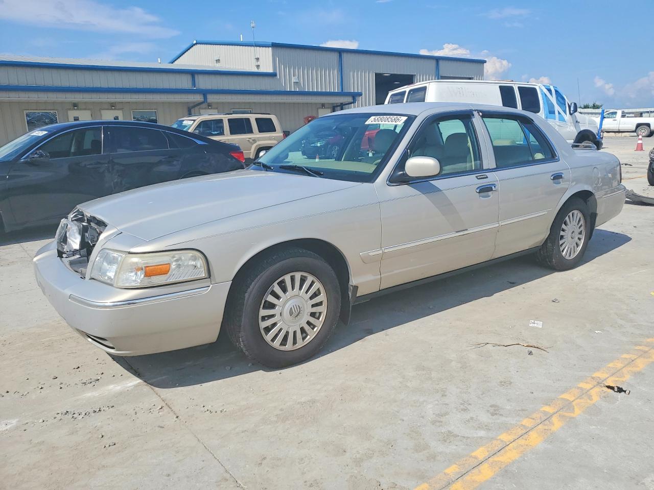 2007 Mercury Grand Marquis LS, VIN 2MEFM75V97X629696 — Front end