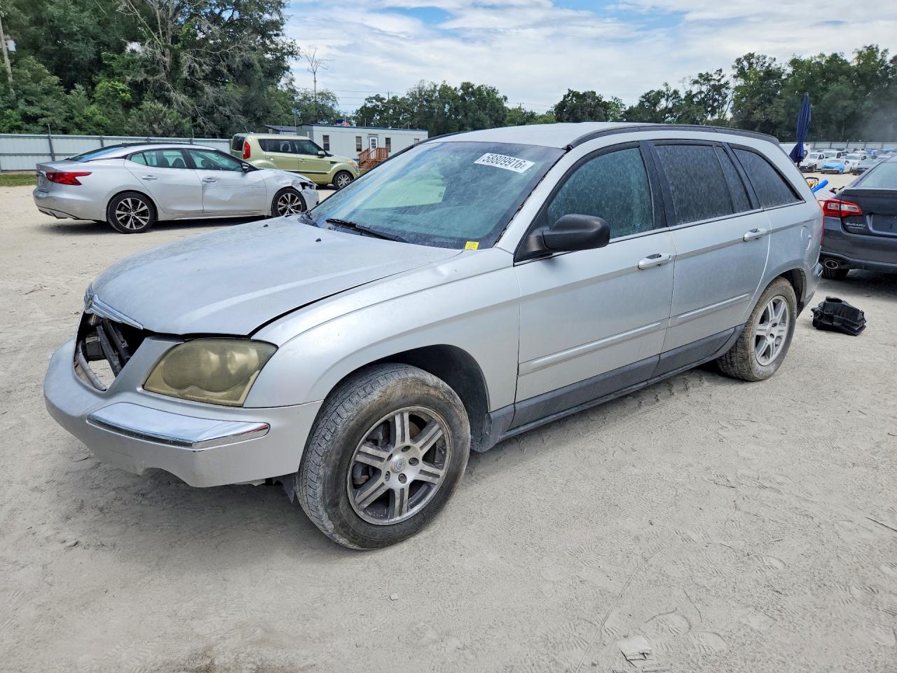 2004 Chrysler Pacifica, VIN 2C8GM68484R385315 — Front end