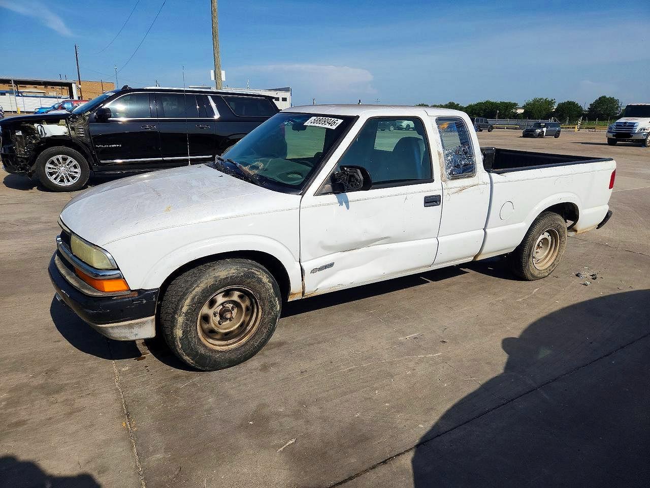 2002 Chevrolet S-10 LS, VIN 1GCCS19W428241620 — Side