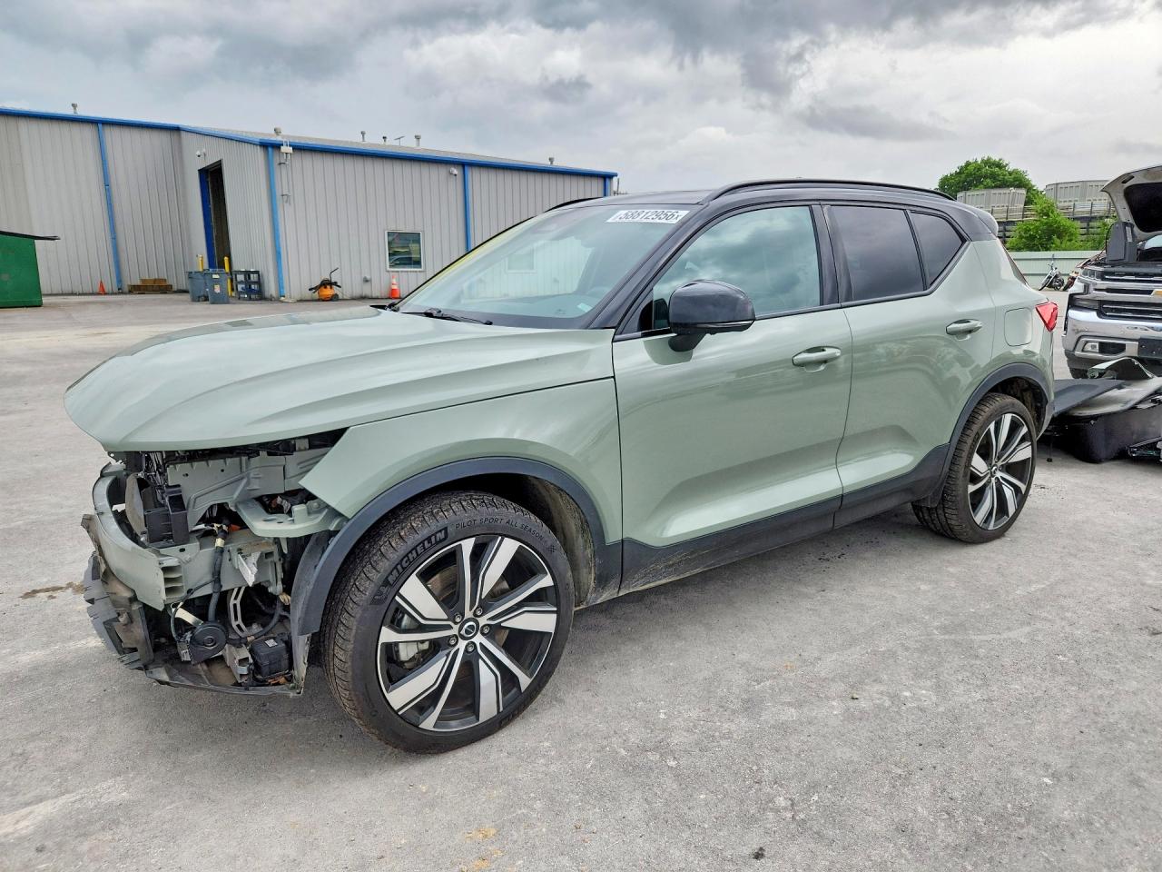 2022 Volvo XC40 Twin Ultimate, VIN YV4ED3UB3N2769334 — Front end