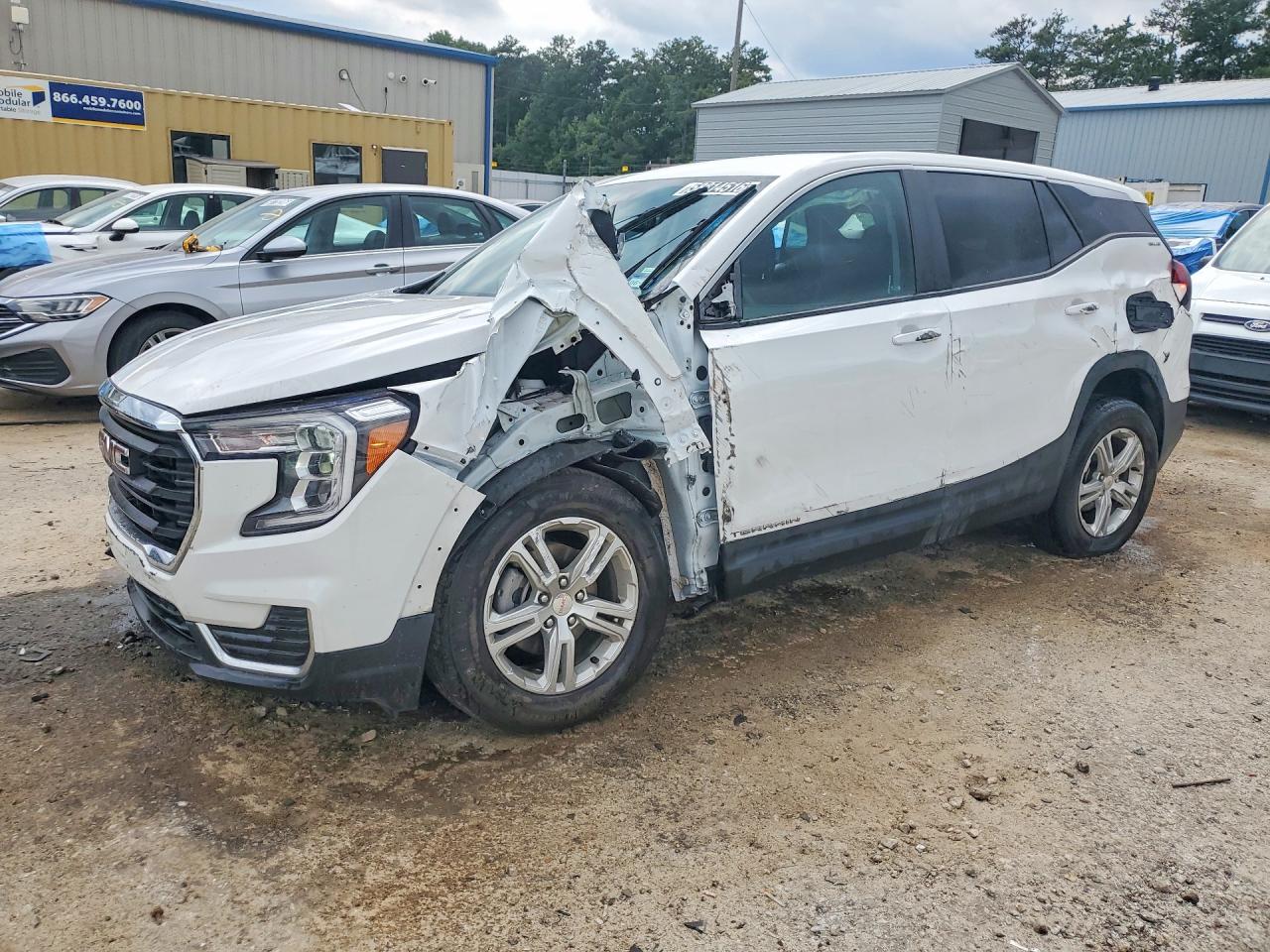 2024 GMC Terrain SLE, VIN 3GKALMEG0RL368207 — Front end