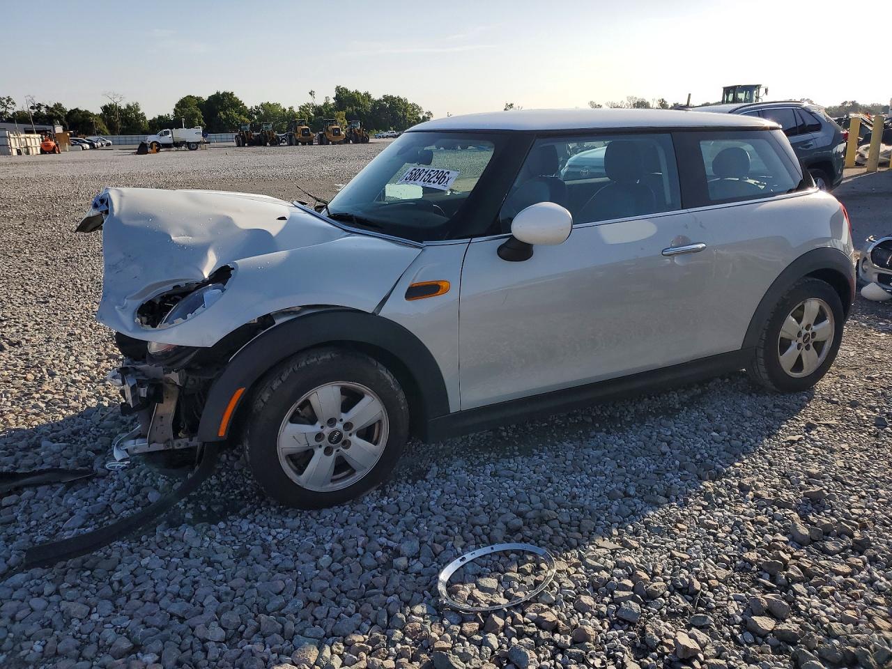 2016 MINI Hardtop, VIN WMWXP5C55G2D13476 — Front end