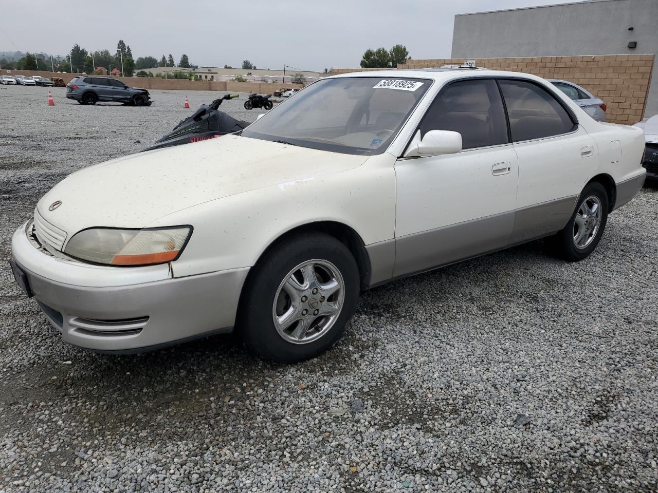 1995 Lexus ES 300, VIN JT8GK13T8S0108498 — Front end