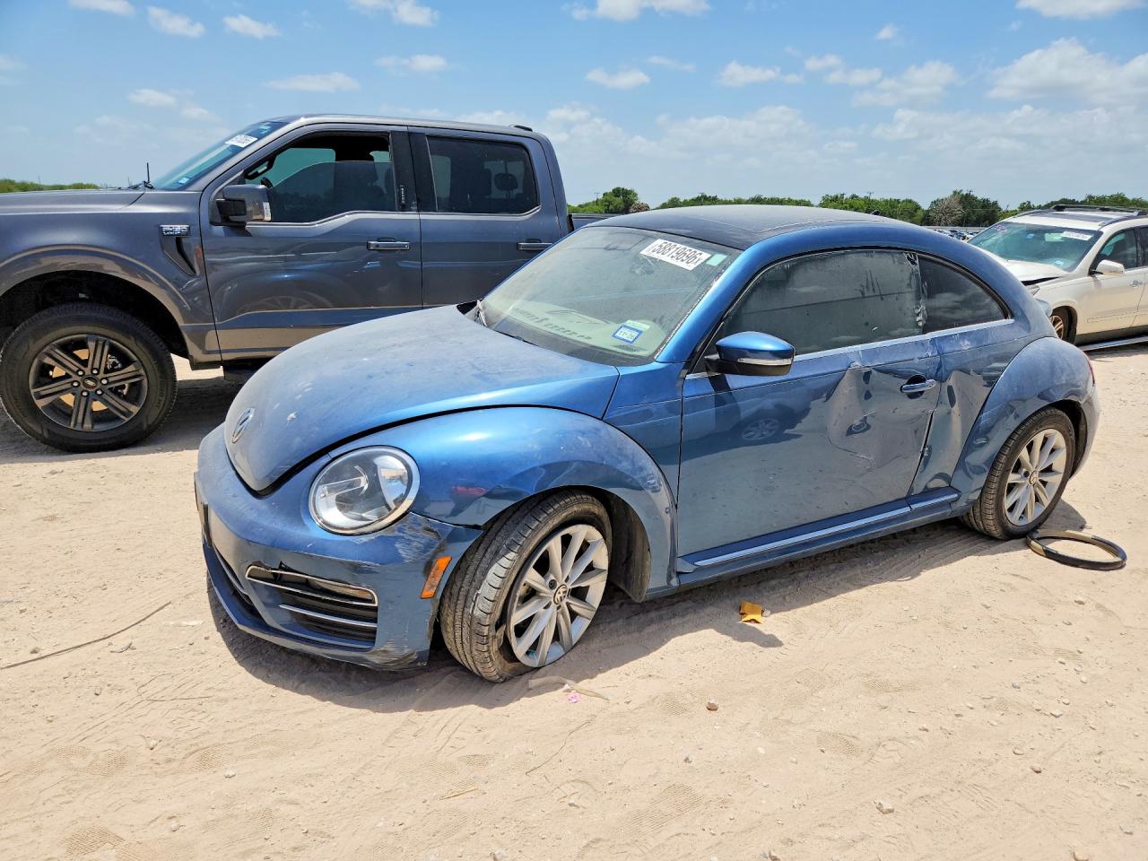 2019 Volkswagen Beetle SE, VIN 3VWJD7AT7KM713601 — Side
