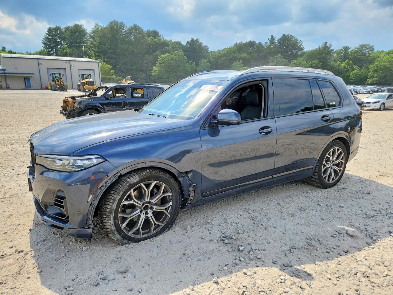 2021 BMW X7 xDrive40i, VIN 5UXCW2C0XM9E68517 — Front end