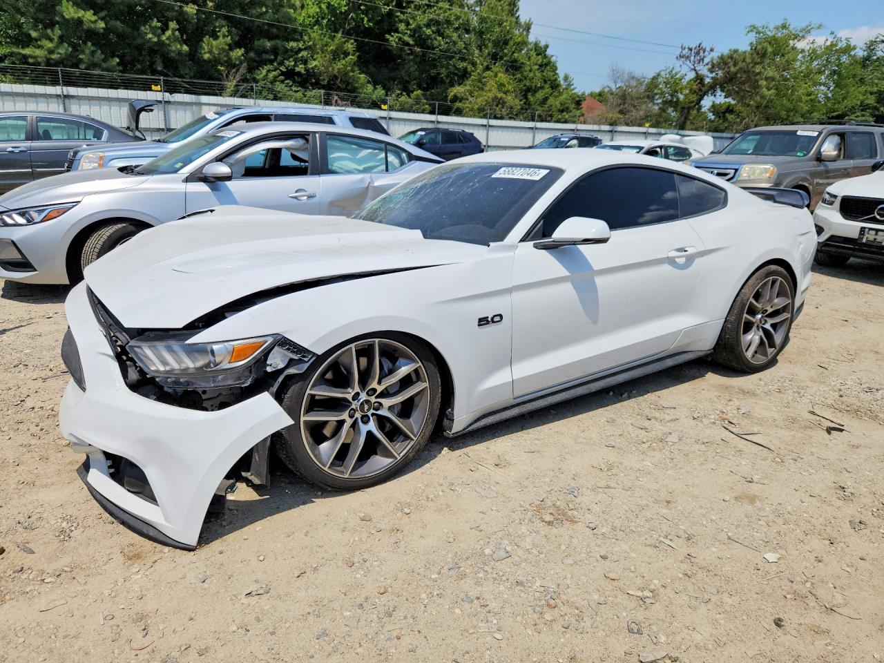 2015 Ford Mustang GT Premium, VIN 1FA6P8CF3F5424455 — Перед