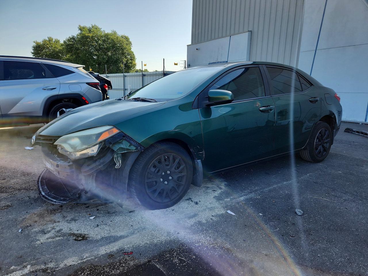 2014 Toyota Corolla LE, VIN 2T1BURHE1EC203722 — Front end