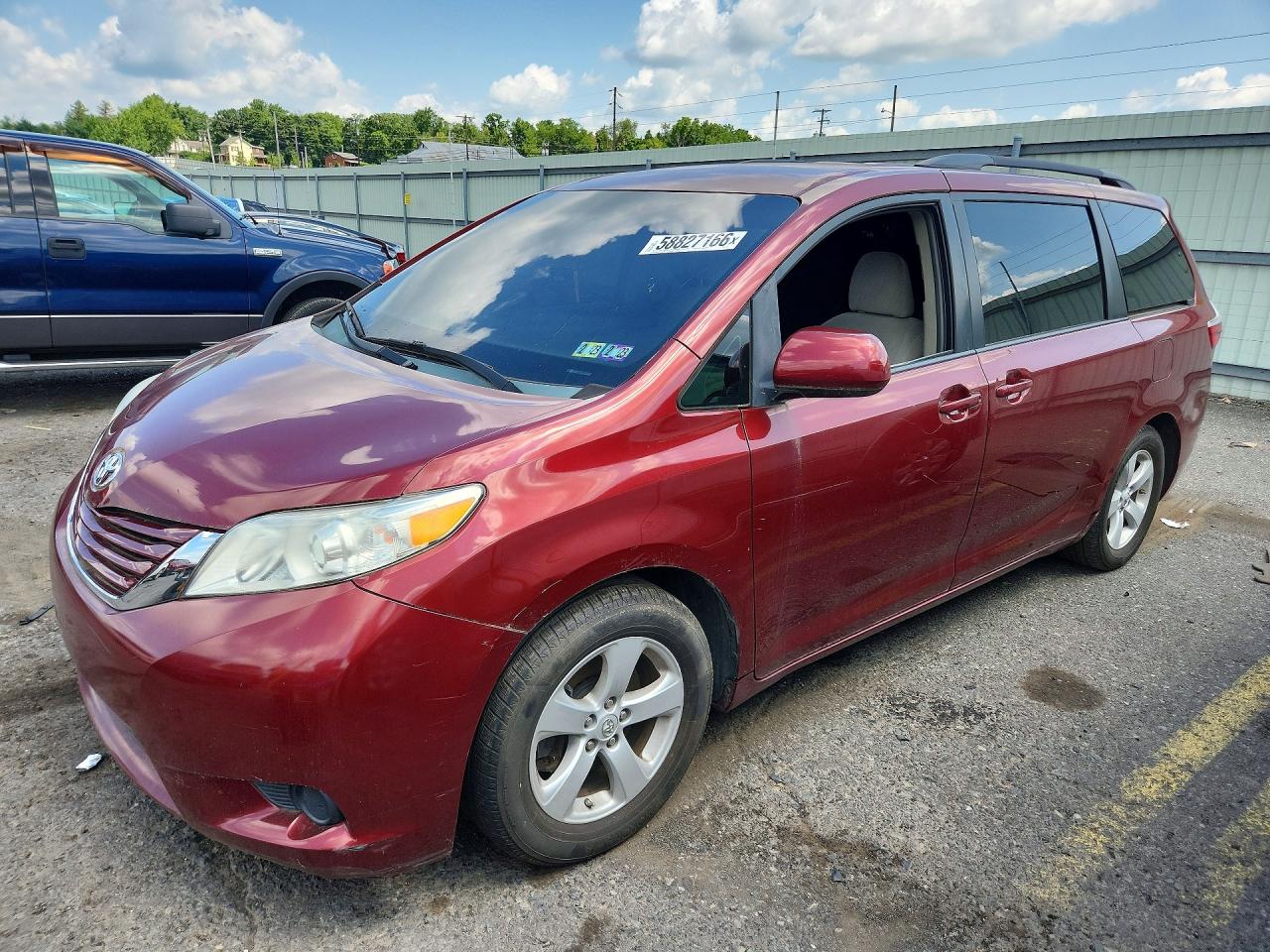 2015 Toyota Sienna LE, VIN 5TDKK3DC1FS546577 — Rear end