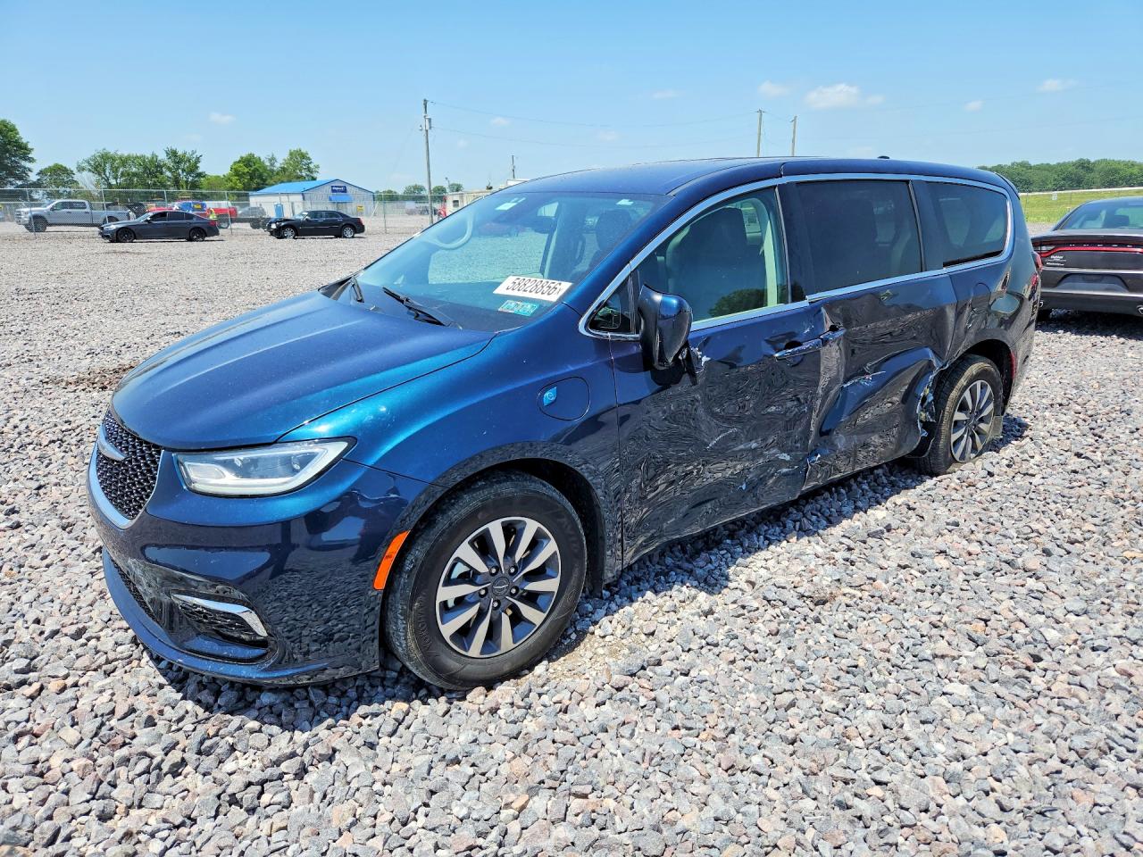 2023 Chrysler Pacifica Hybrid Touring L, VIN 2C4RC1L72PR611919 — Side