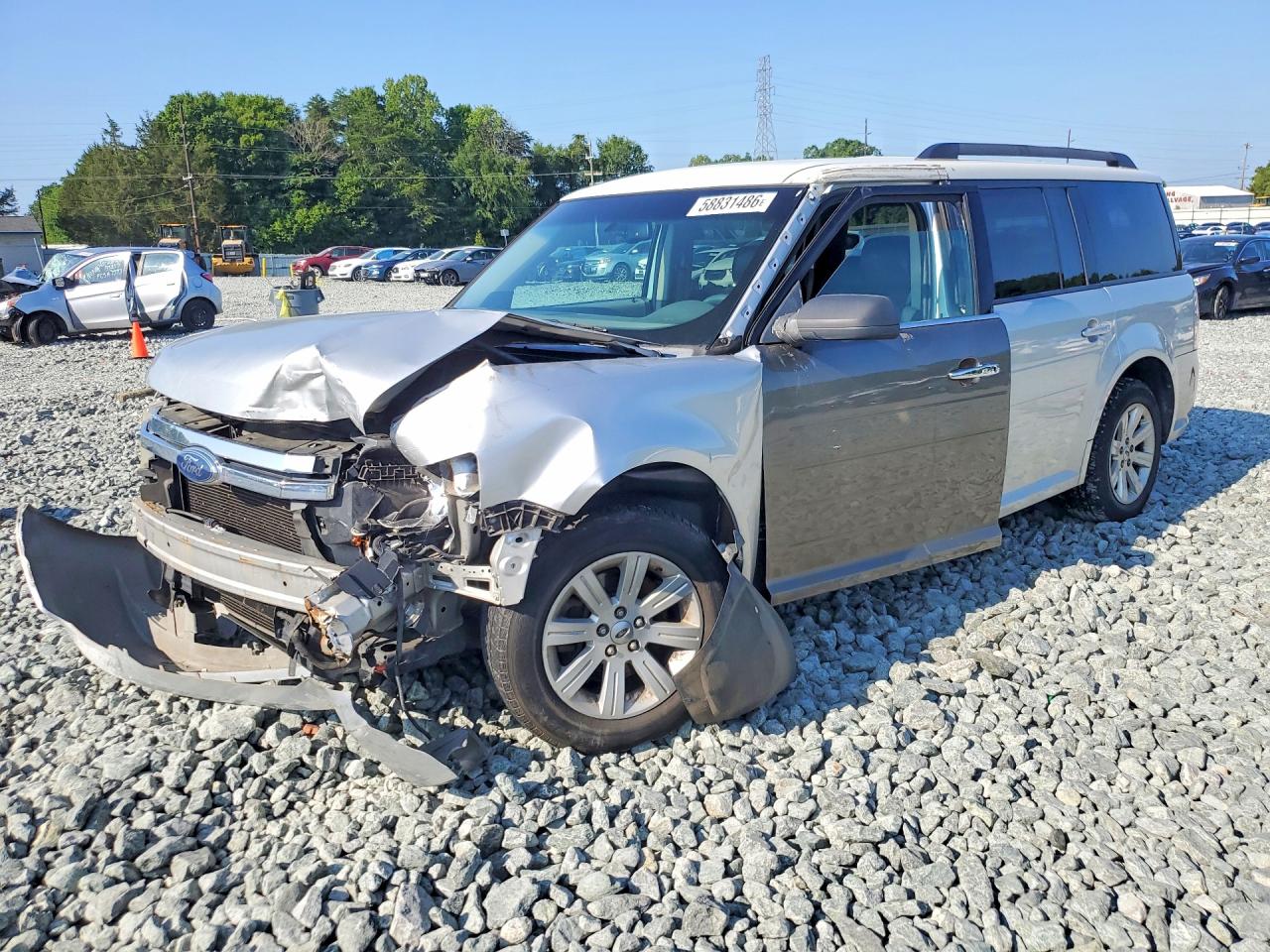 2010 Ford Flex SE, VIN 2FMGK5BC3ABA98689 — Перед