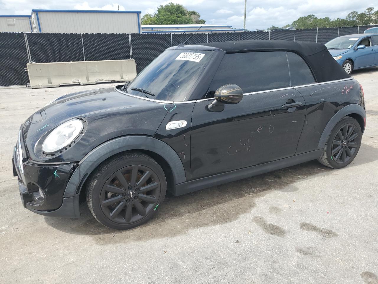 2016 MINI Convertible S, VIN WMWWG9C50G3C22306 — Перед