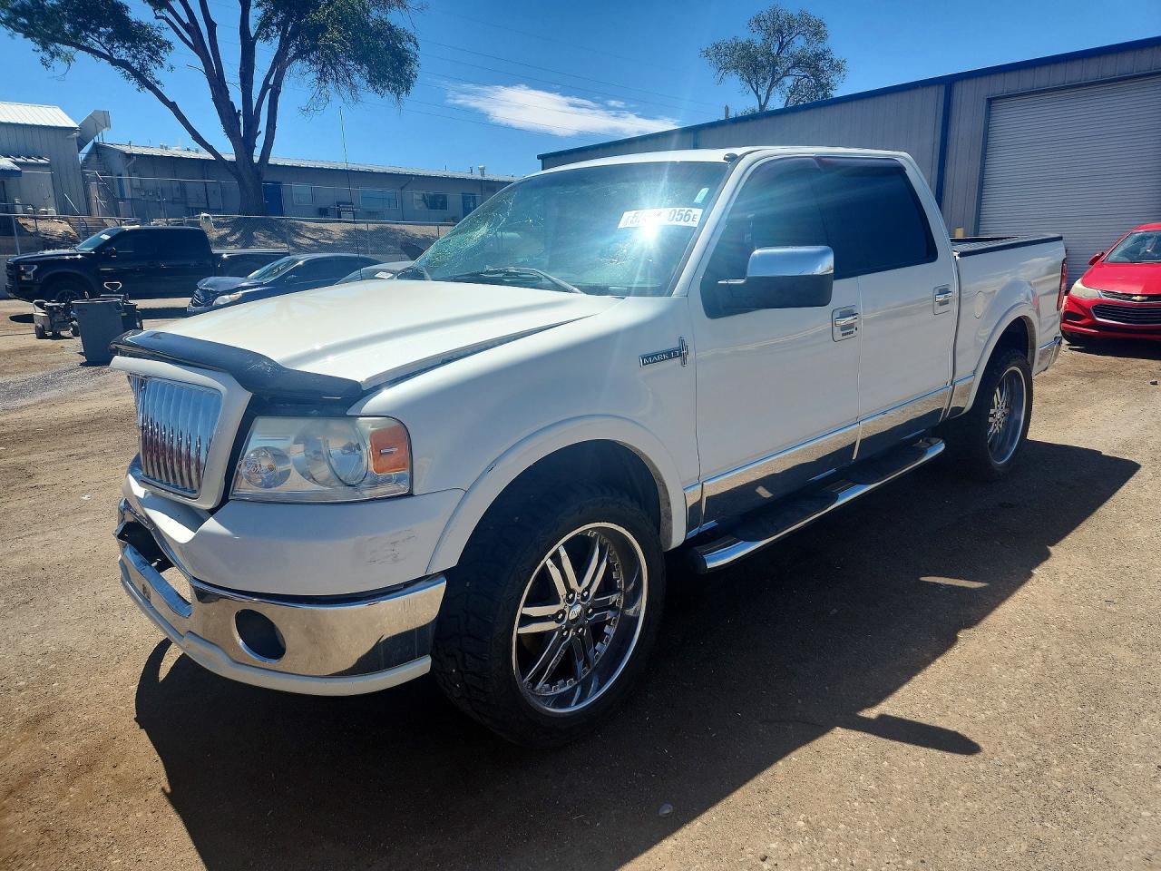 2006 Lincoln Mark LT, VIN 5LTPW18536FJ15701 — Перед