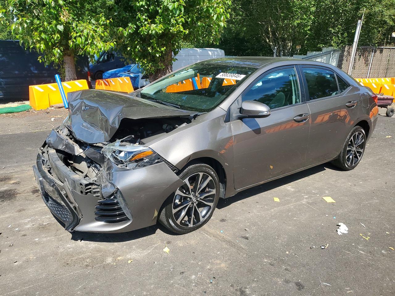 2018 Toyota Corolla SE, VIN 2T1BURHE2JC007380 — Front end