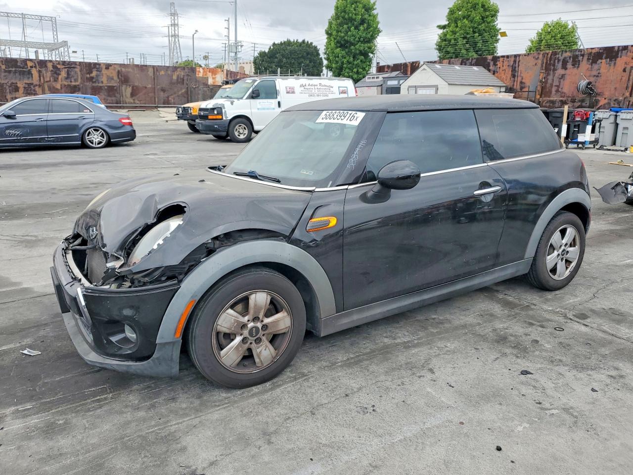 2016 MINI Hardtop, VIN WMWXP5C56GT739233 — Front end