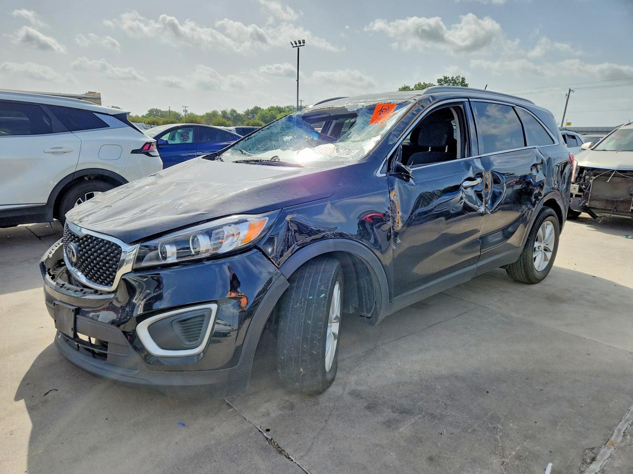 2017 Kia Sorento LX, VIN 5XYPG4A3XHG220617 — Front end
