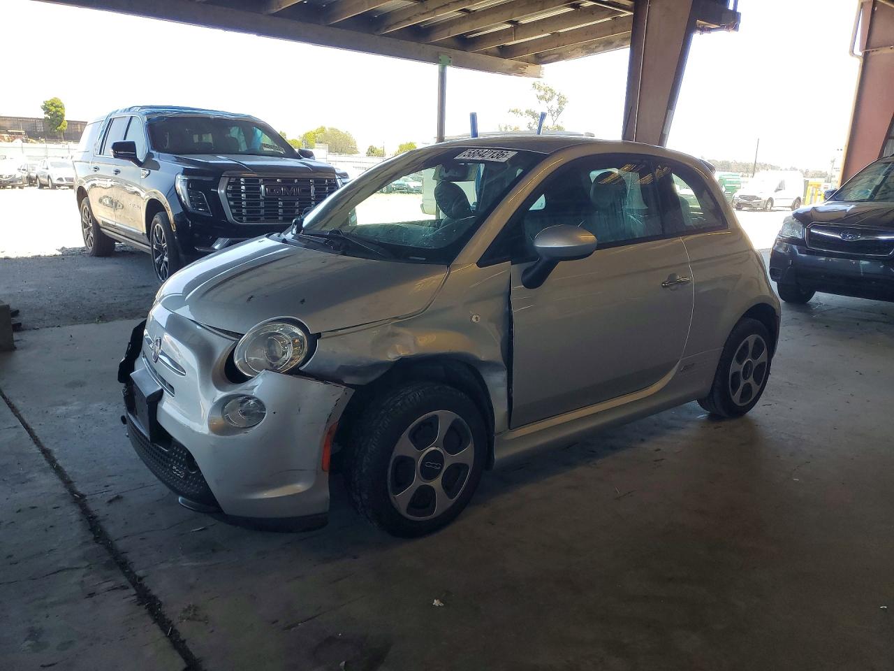 2014 FIAT 500e, VIN 3C3CFFGEXET294506 — Front end