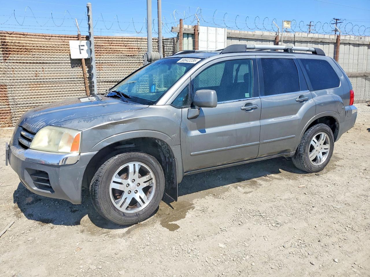 2005 Mitsubishi Endeavor XLS, VIN 4A4MM31S05E010778 — Front end