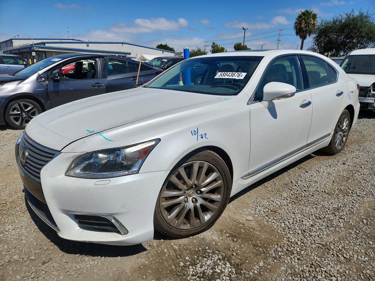 2014 Lexus LS 460, VIN JTHBL5EF8E5130482 — Front end