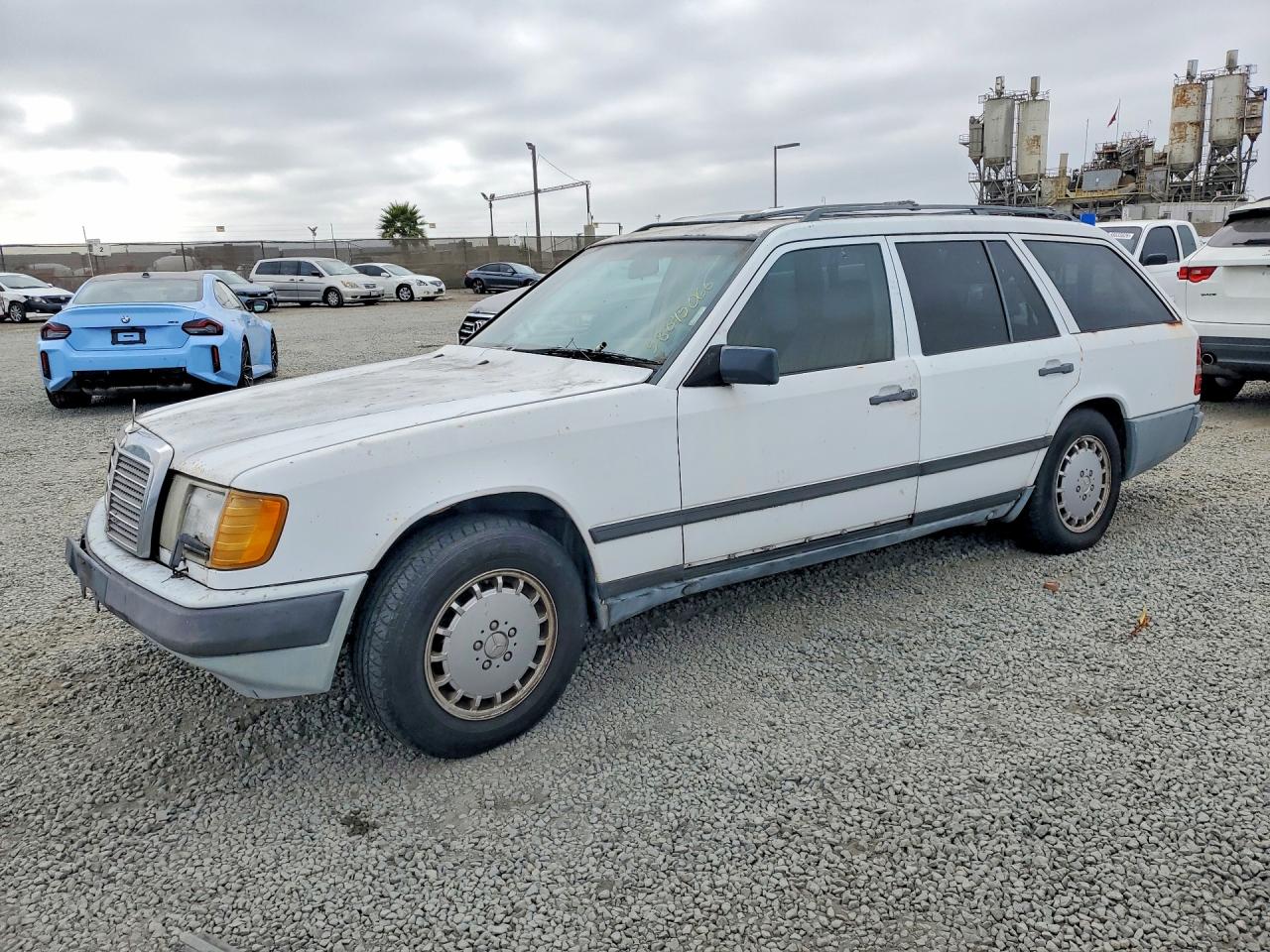 1987 Mercedes-Benz 300, VIN WDBEB93D0HF040489 — Front end