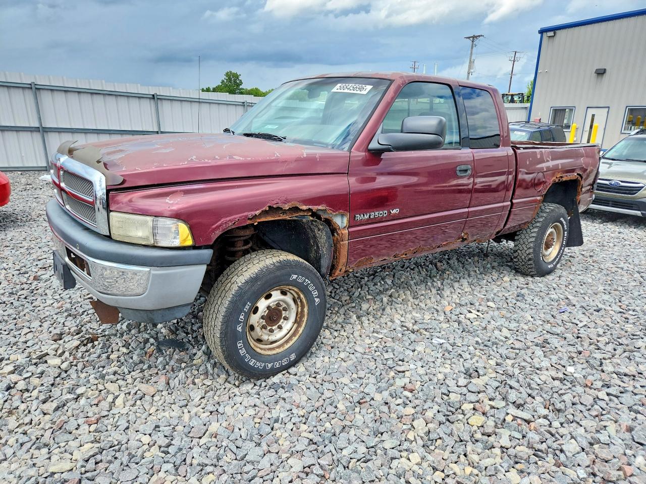 2001 Dodge 2500, VIN 1B7KF23WX1J195958 — Front end