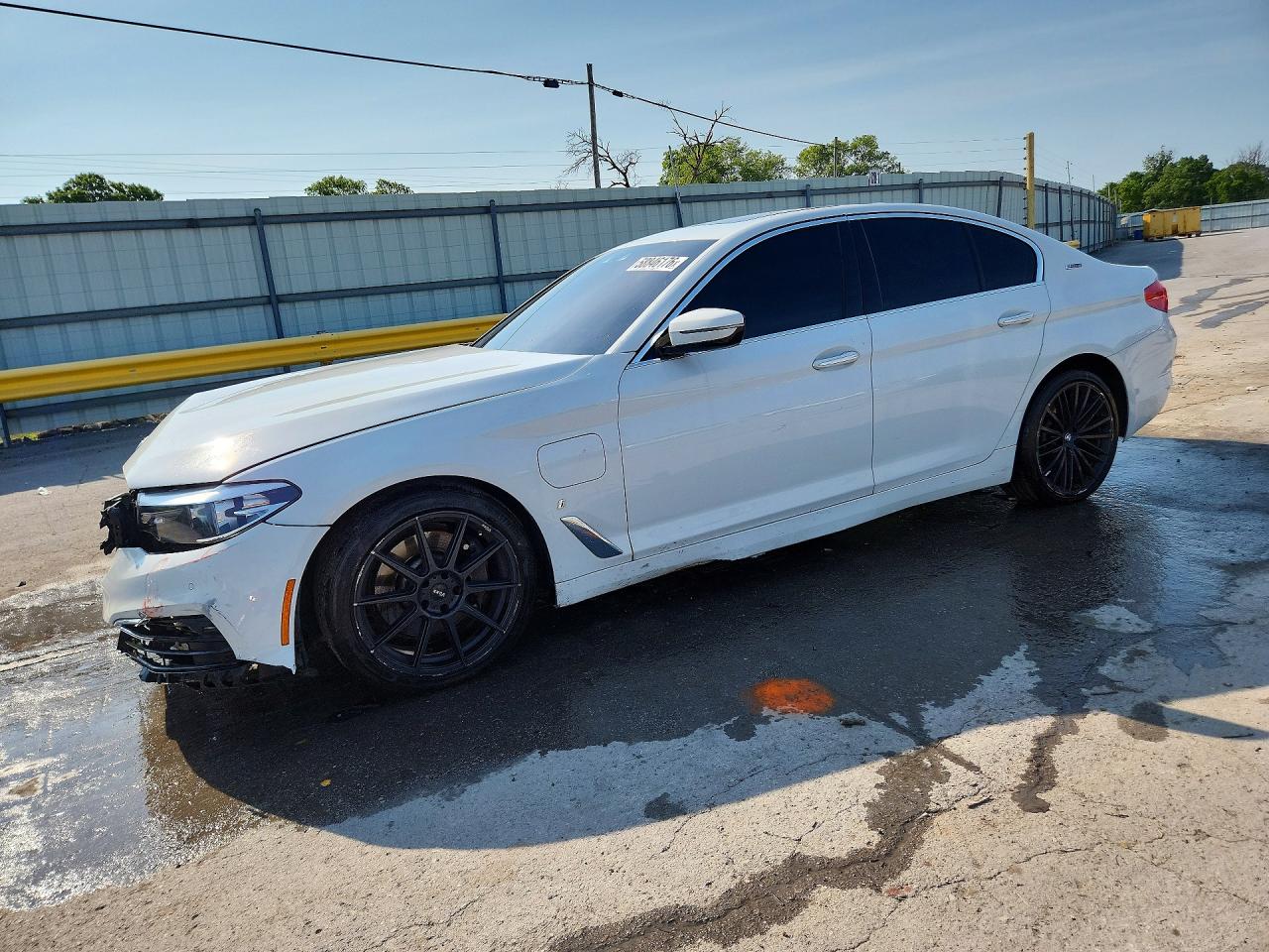 2018 BMW 5 Series 530e, VIN WBAJA9C56JB033908 — Front end