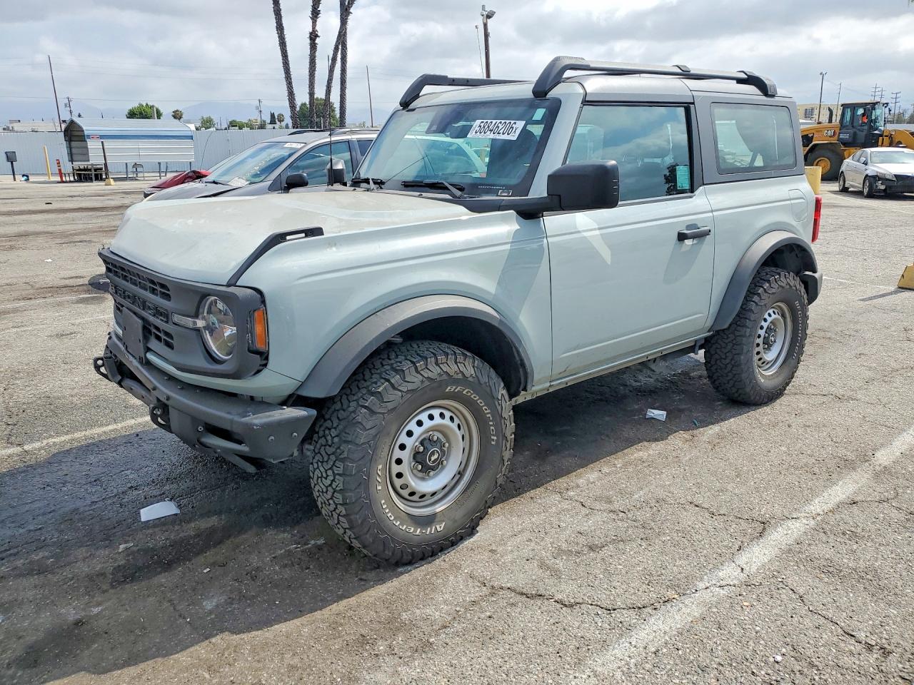 2022 Ford Bronco, VIN 1FMDE5AH2NLA90760 — Front end