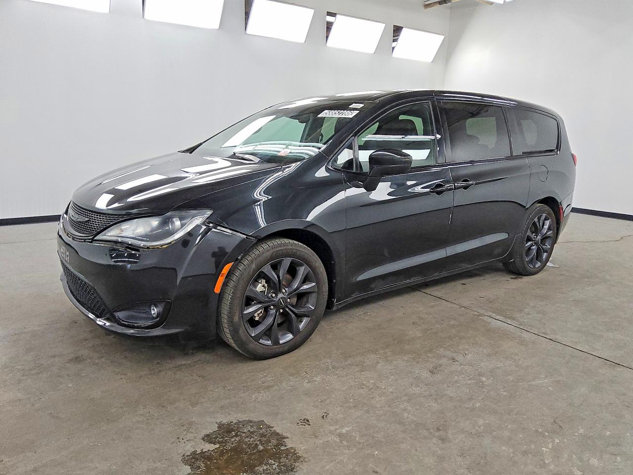 2018 Chrysler Pacifica Touring Plus, VIN 2C4RC1FG3JR198217 — Механическое